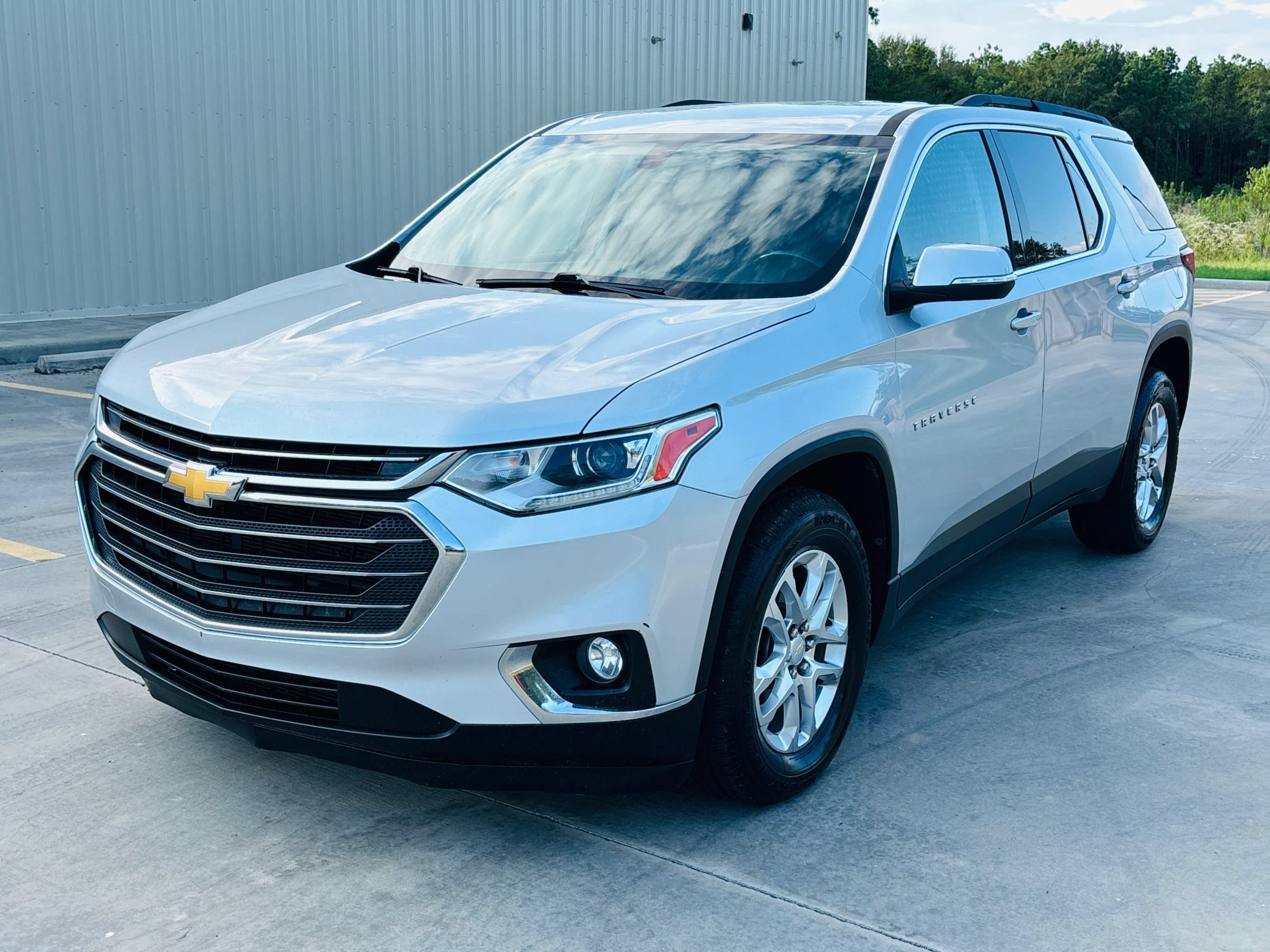 Used 2021 Chevrolet Traverse LT AWD/4WD image 1