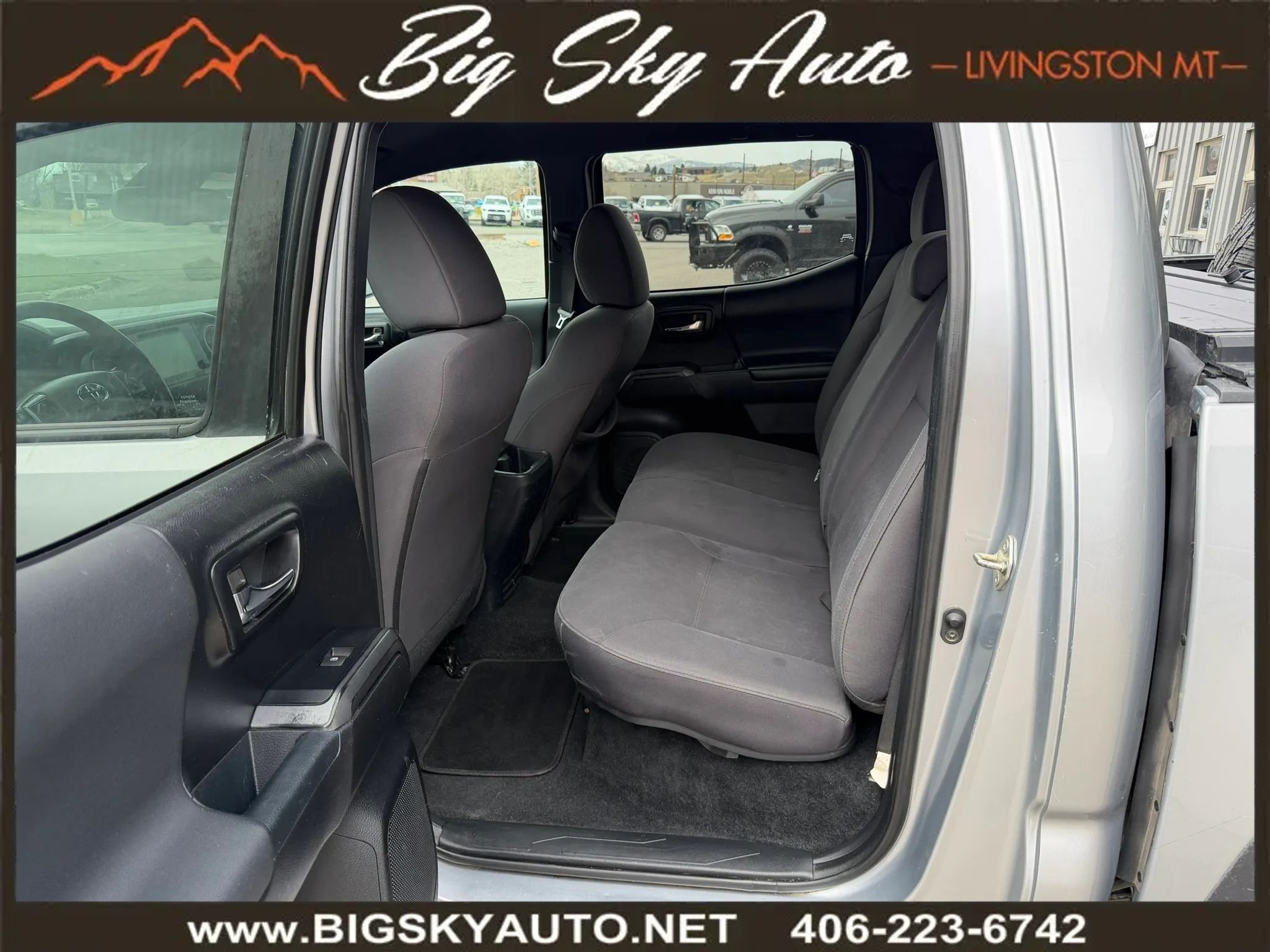 Used 2019 Toyota Tacoma TRD Off-Road w/ Technology Package AWD/4WD image 17