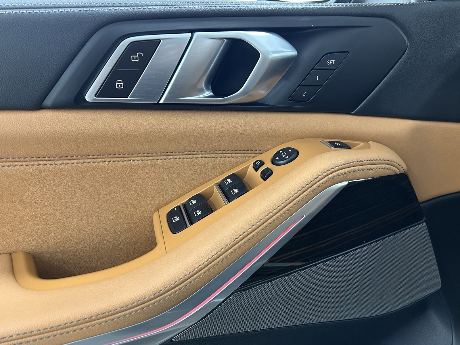 Used 2024 BMW X5 xDrive40i w/ Premium Package image 25