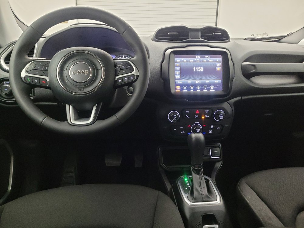 Used 2021 Jeep Renegade Latitude w/ Luxury Group I image 22