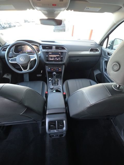 Used 2024 Volkswagen Tiguan SE image 15