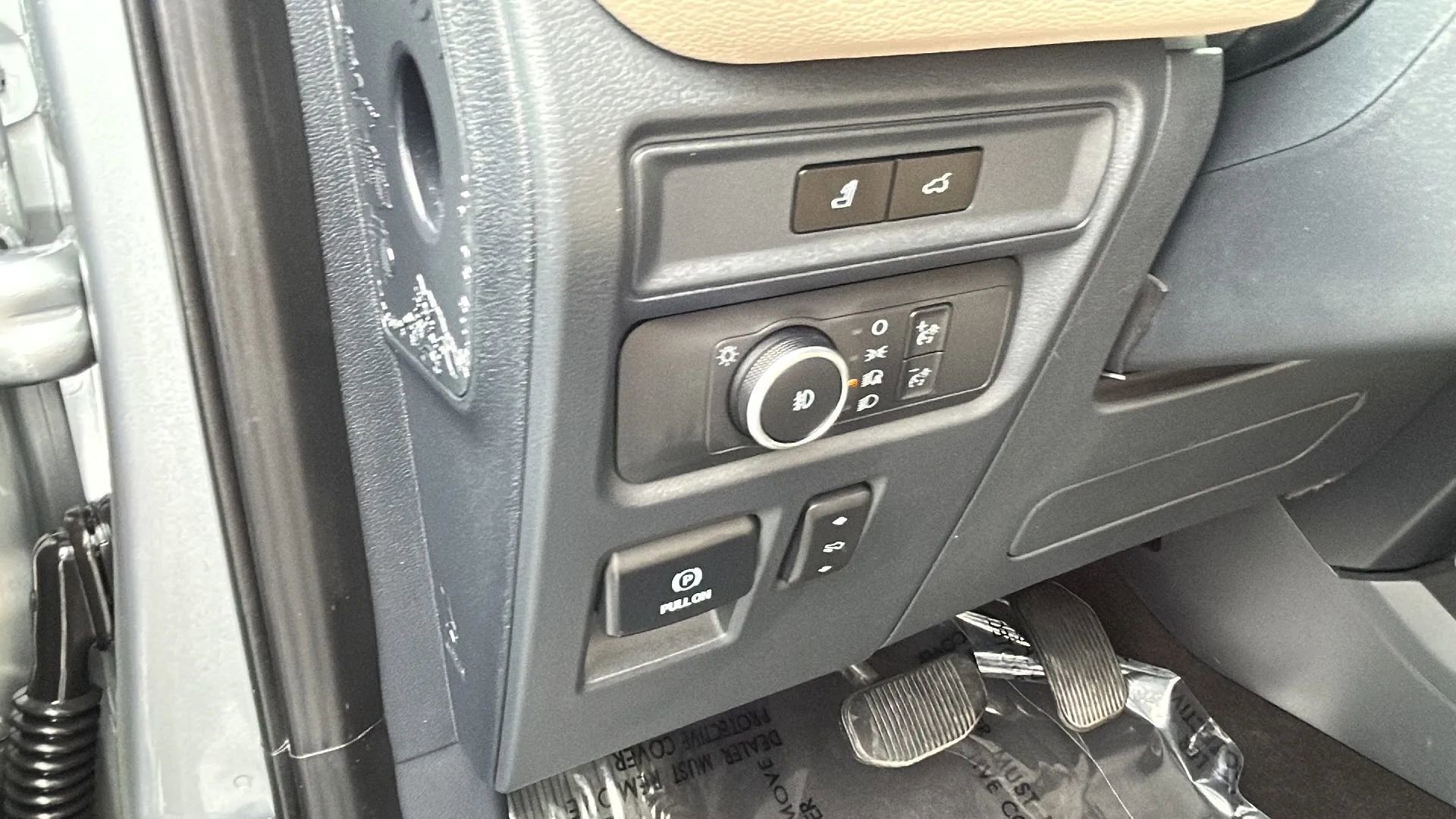 Used 2023 Ford Expedition Limited image 25