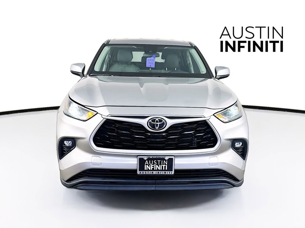 Used 2023 Toyota Highlander LE FWD image 2
