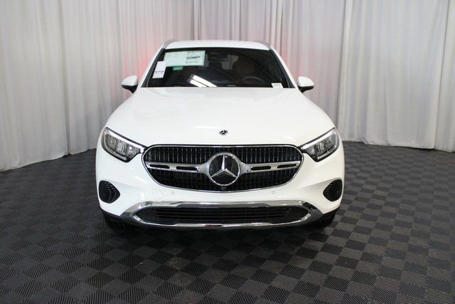 New 2025 Mercedes-Benz GLC 350e 4MATIC image 2