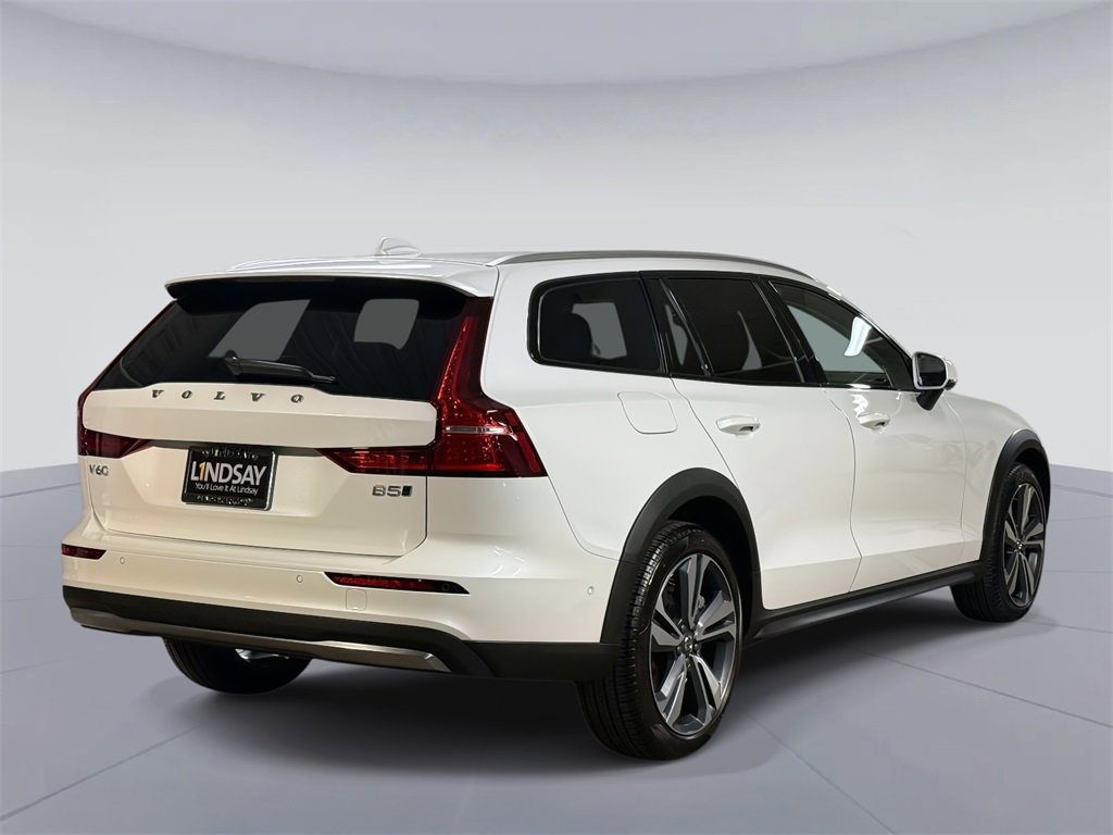 Used 2025 Volvo V60 B5 Cross Country Plus image 10