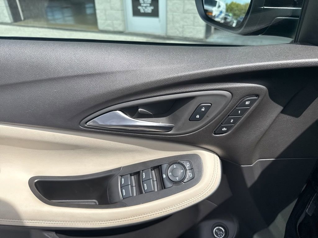 Used 2025 Buick Encore GX Avenir w/ Avenir Technology Package image 18