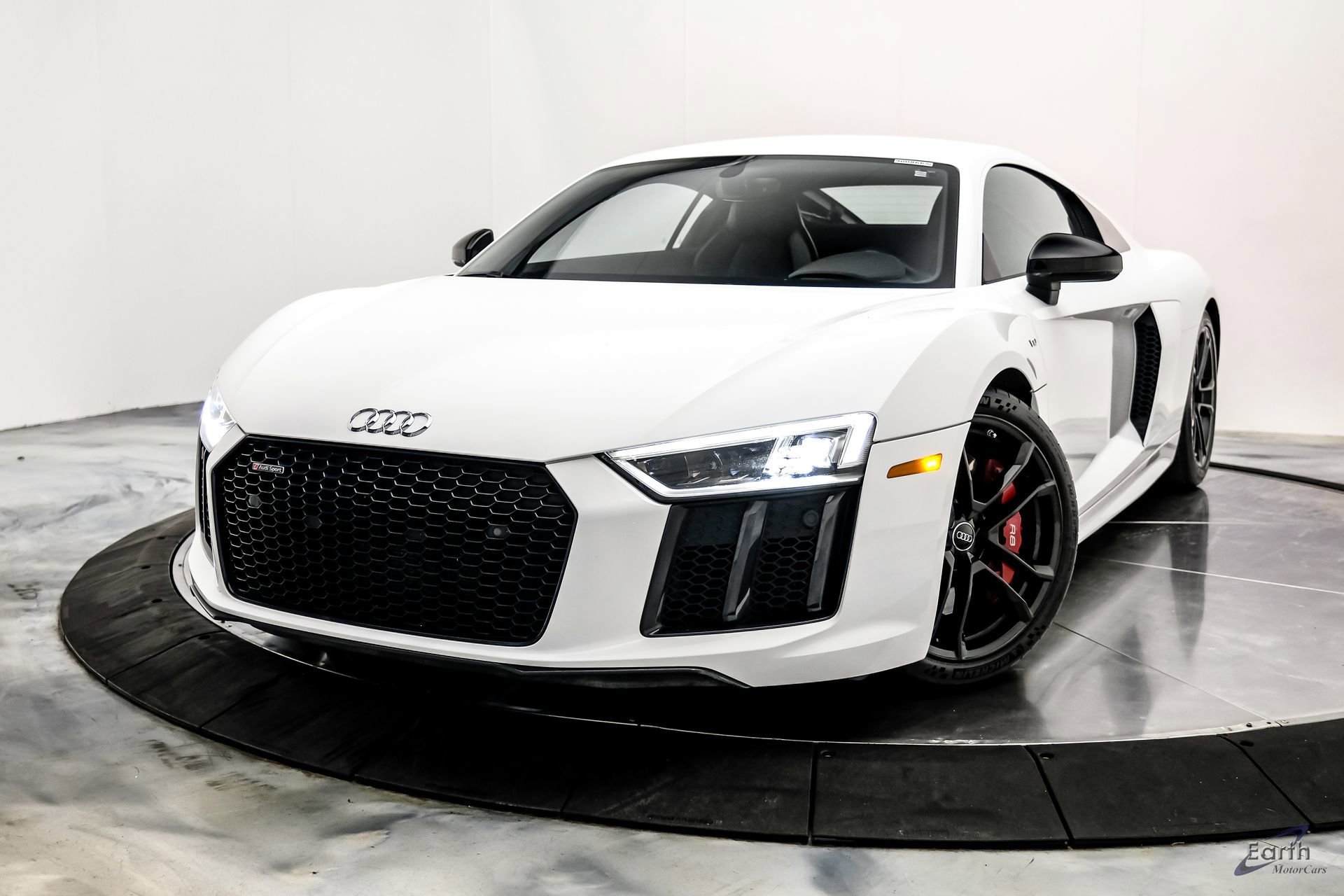 Used 2018 Audi R8 V10 RWD image 5
