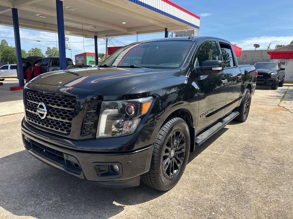 Used 2018 Nissan Titan SV w/ SV Convenience Package image 3