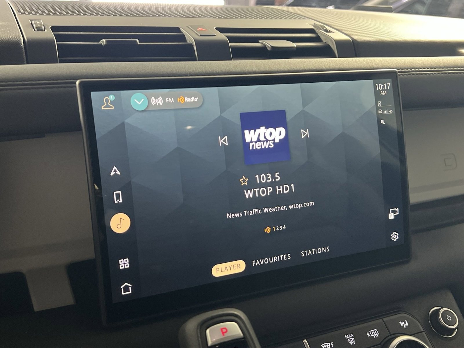 Used 2025 Land Rover Defender 110 S image 18