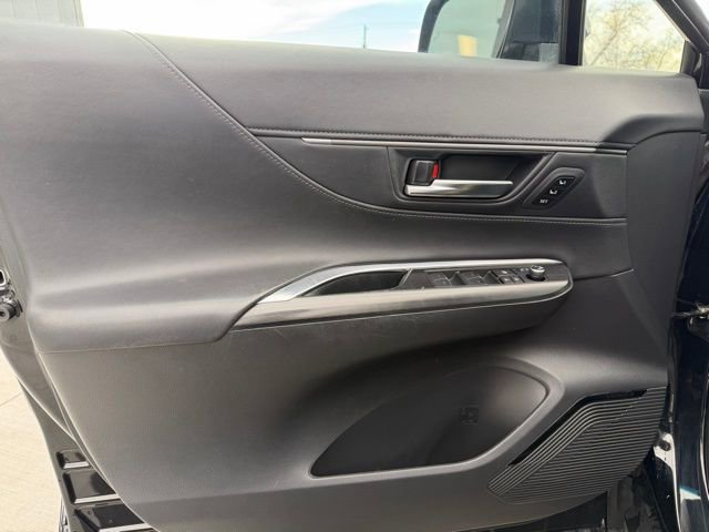 Used 2023 Toyota Venza XLE image 18