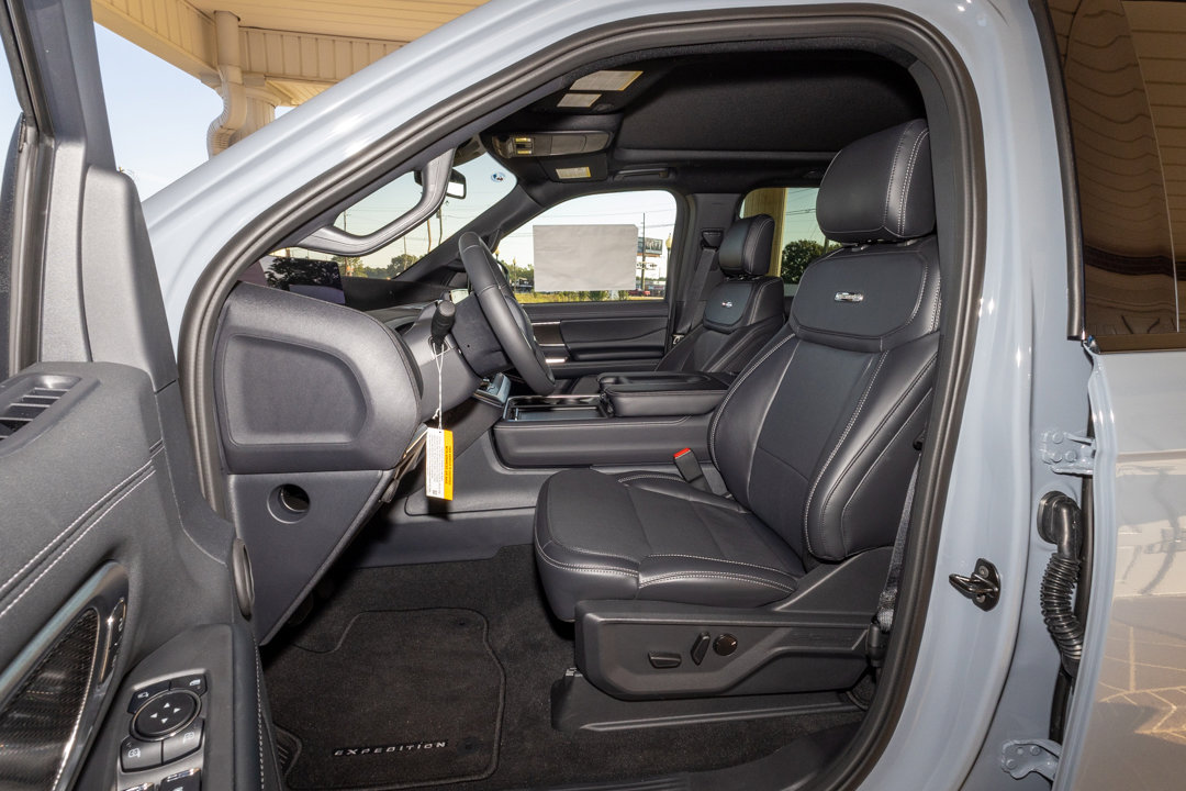 New 2025 Ford Expedition Platinum w/ Stealth Performance Package image 11