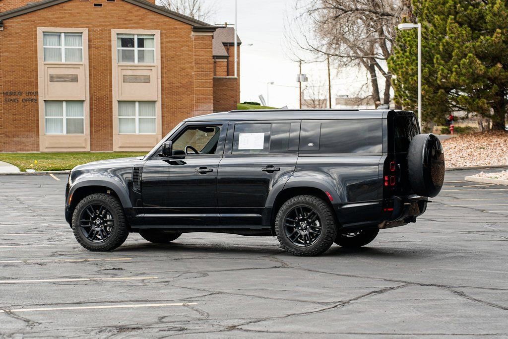 Used 2023 Land Rover Defender 130 X-Dynamic SE image 7