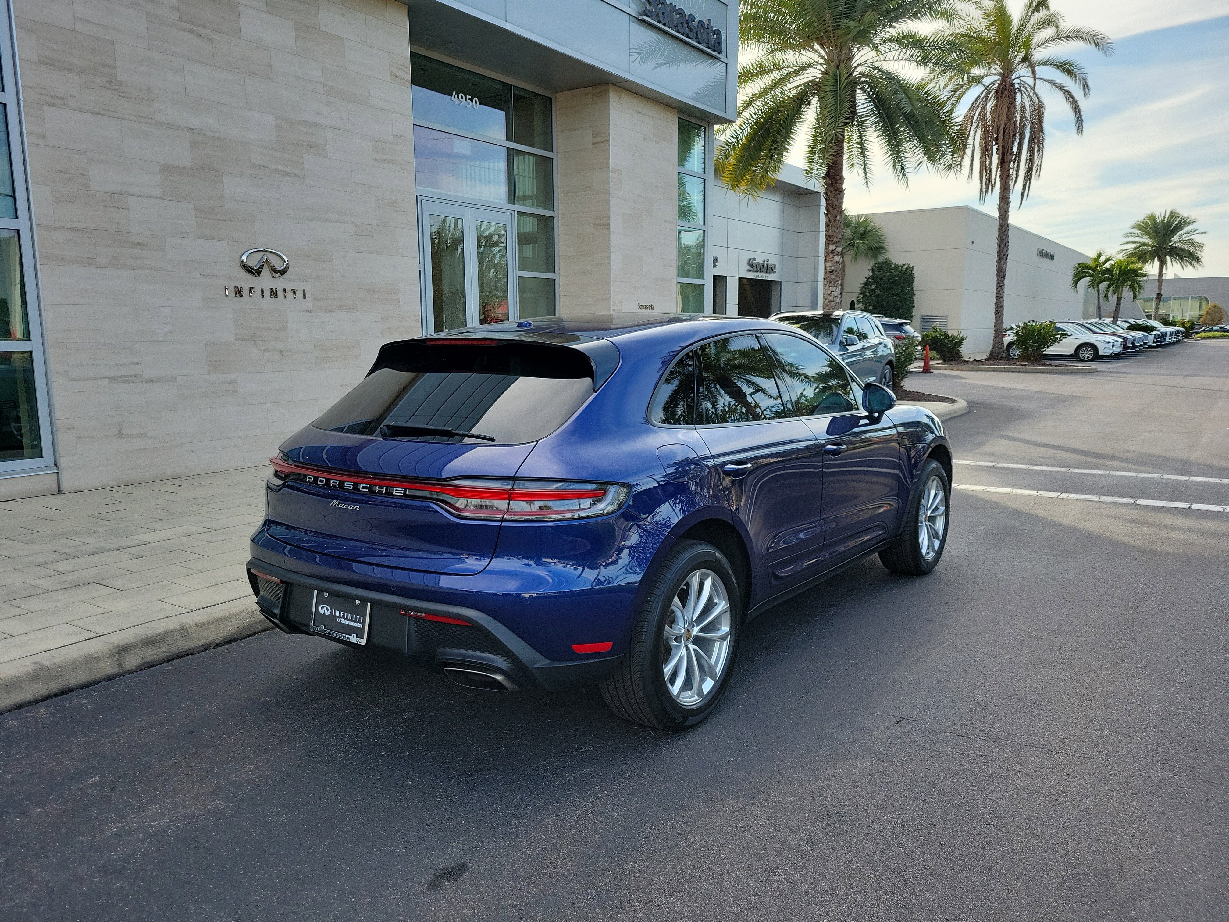 Used 2024 Porsche Macan image 4