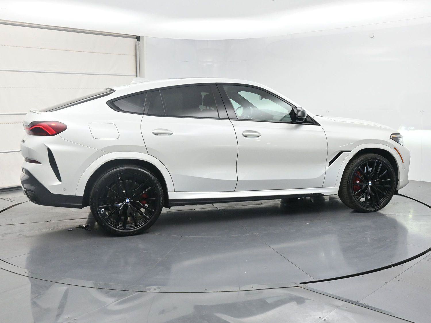 Used 2022 BMW X6 M50i w/ Executive Package AWD/4WD image 28