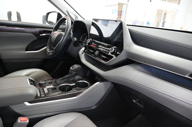 Used 2022 Toyota Highlander Platinum image 14