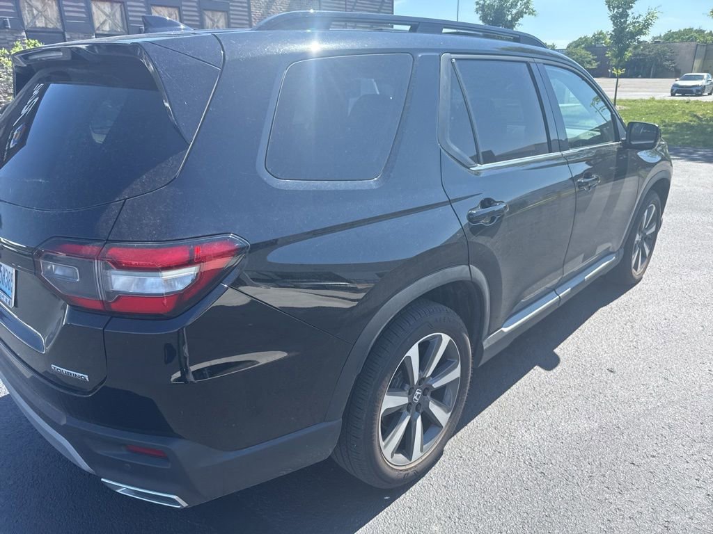 Used 2024 Honda Pilot Touring image 3