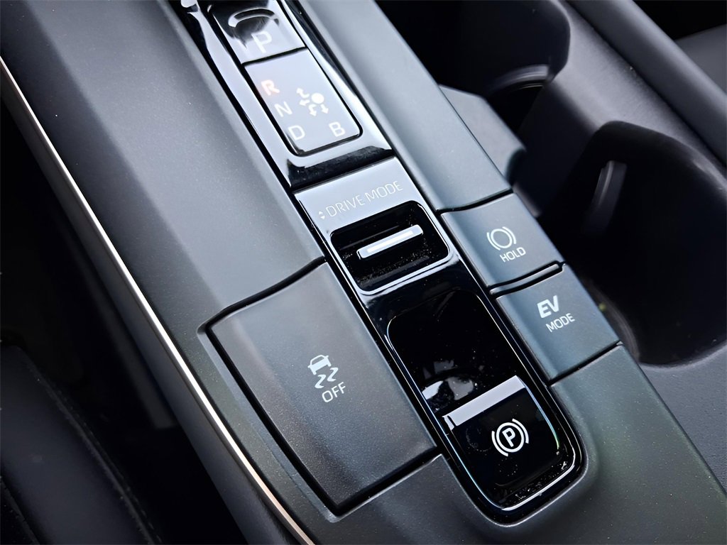 Used 2023 Toyota Crown XLE image 29