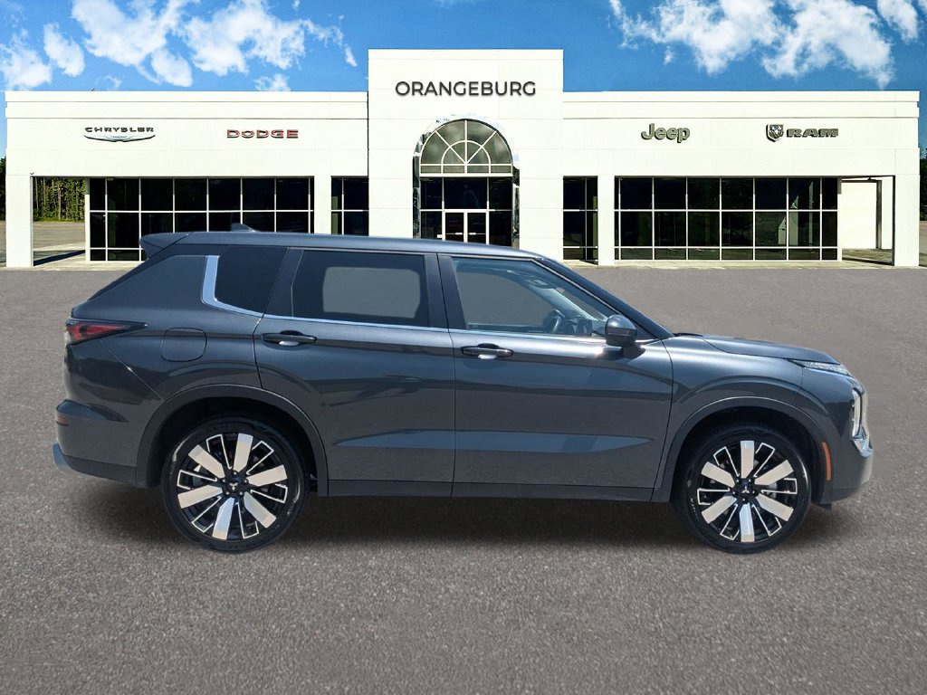 Used 2025 Mitsubishi Outlander SE FWD image 9