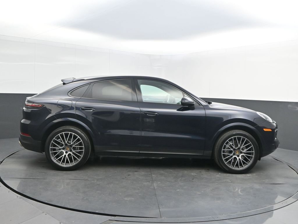 Used 2022 Porsche Cayenne Coupe w/ Premium Package image 8
