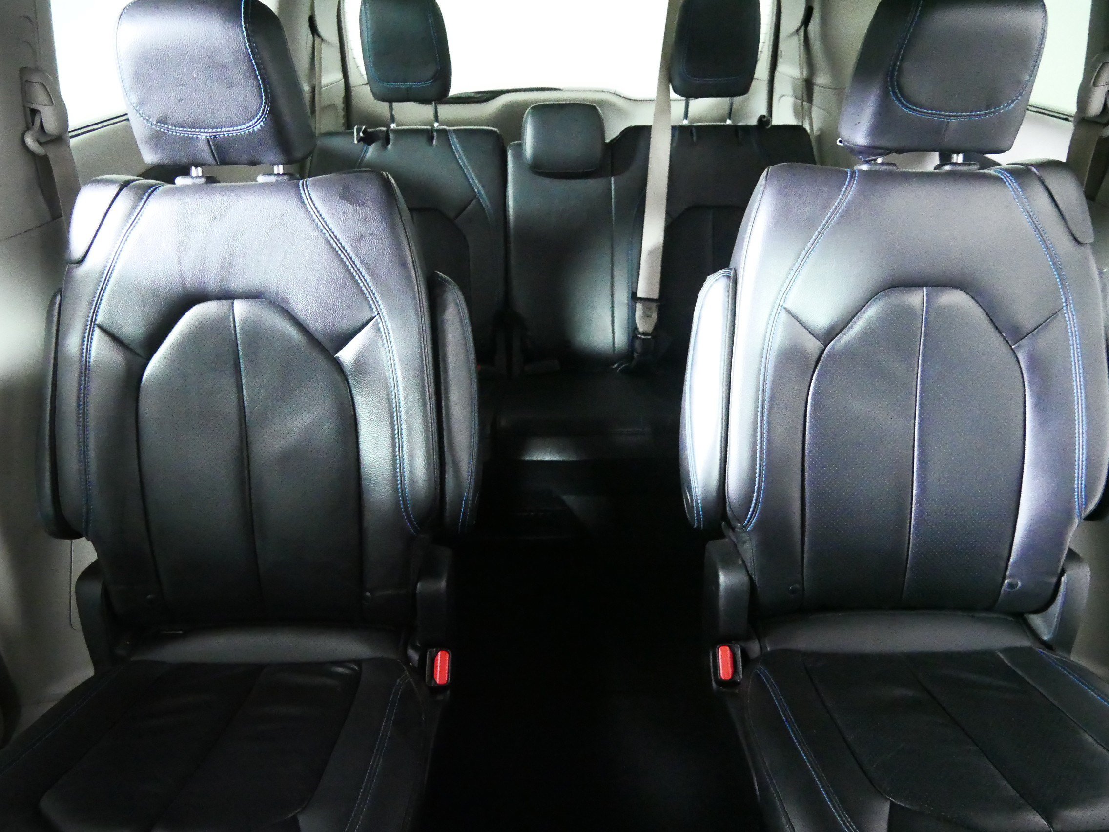 Used 2021 Chrysler Pacifica Touring-L FWD image 13