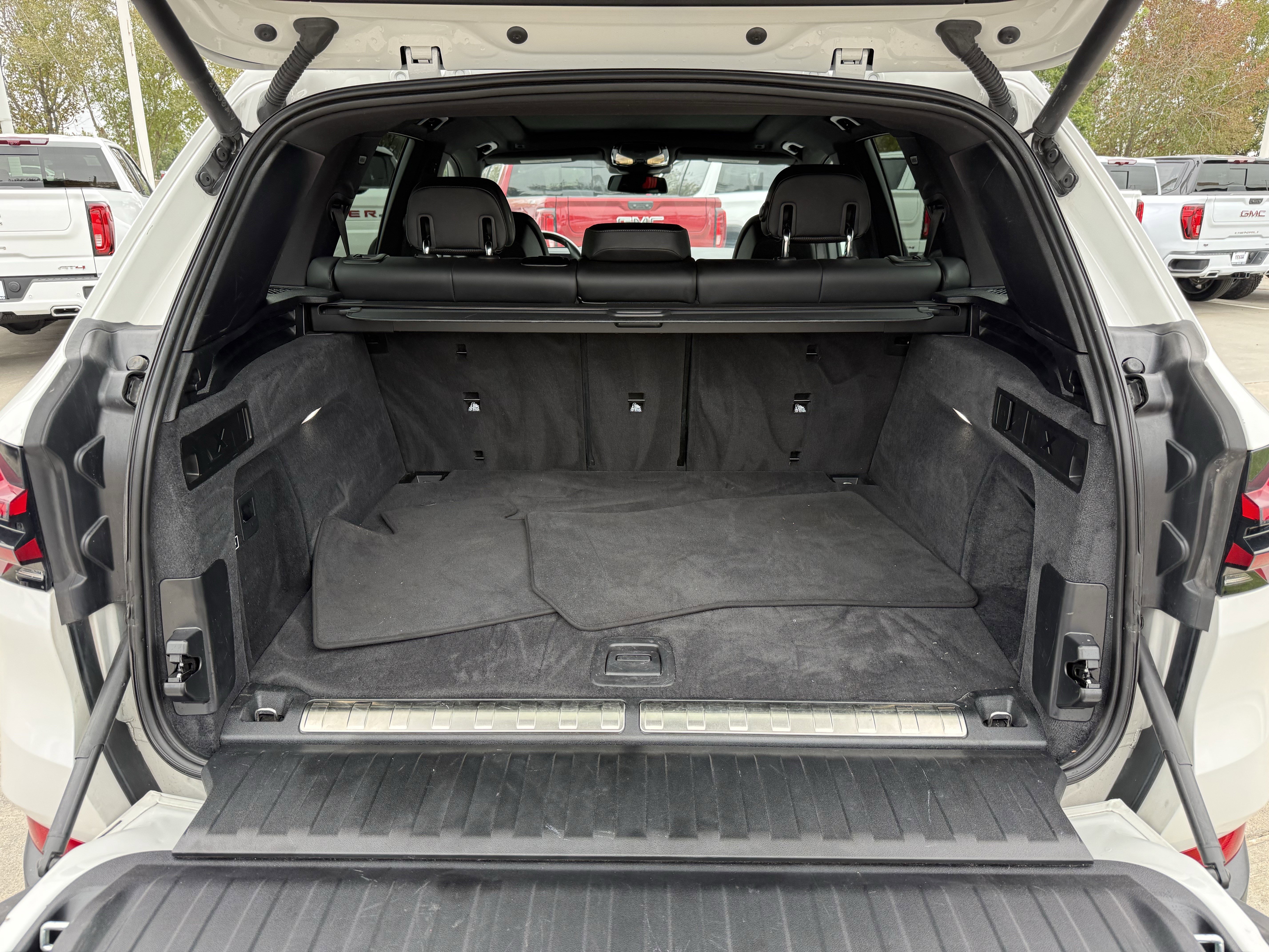 Used 2024 BMW X5 xDrive50e image 30