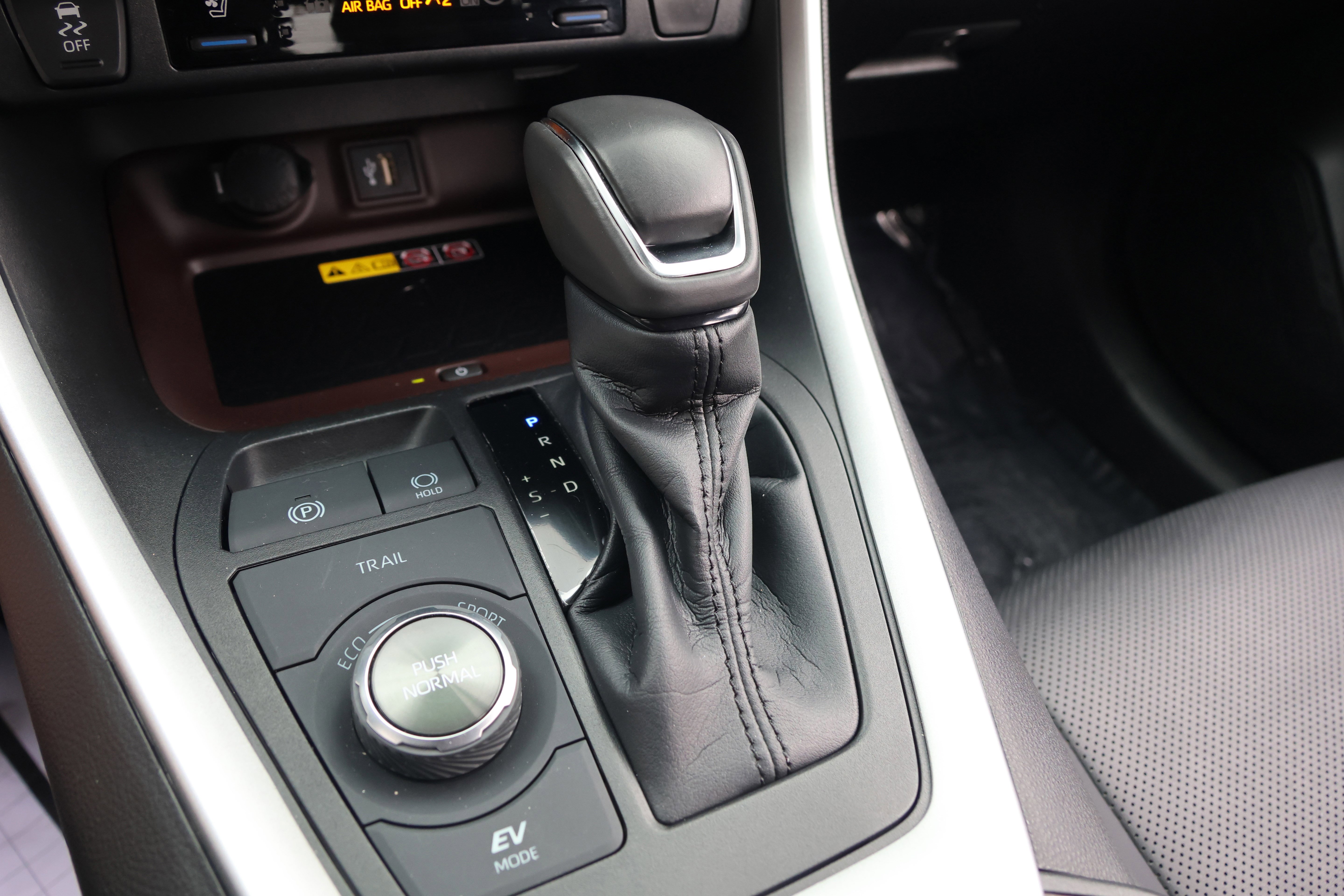 Used 2023 Toyota RAV4 Limited image 28