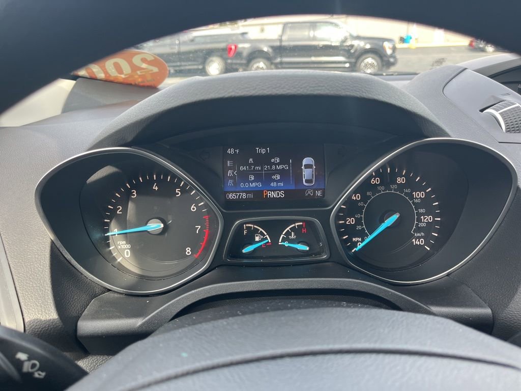 Used 2017 Ford Escape SE image 16