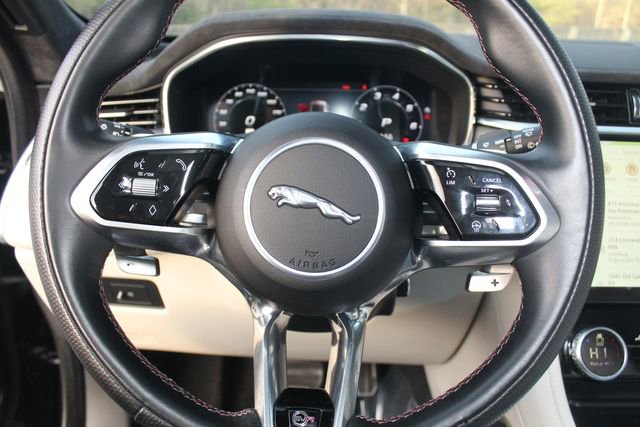 Used 2023 Jaguar F-PACE SVR image 18