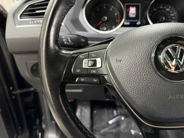 Used 2018 Volkswagen Tiguan SEL AWD/4WD image 17
