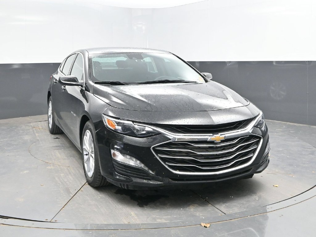 Used 2025 Chevrolet Malibu LT FWD image 2