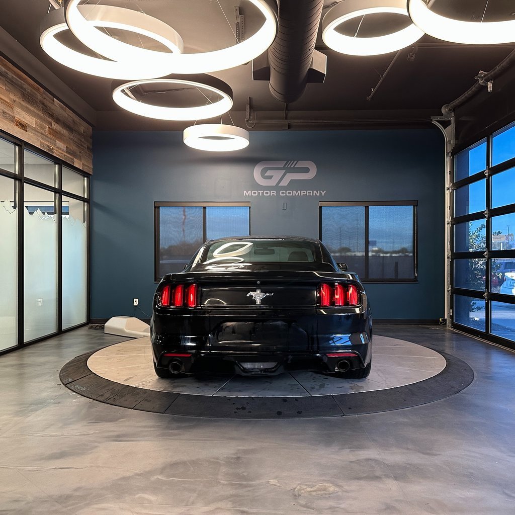 Used 2017 Ford Mustang Coupe image 4