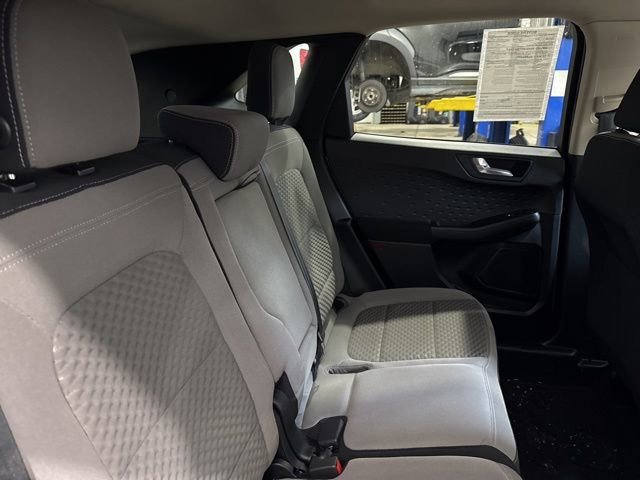 Used 2020 Ford Escape SE image 12