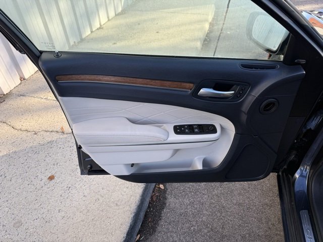 Used 2016 Chrysler 300 C Platinum w/ Safetytec Plus Group image 15
