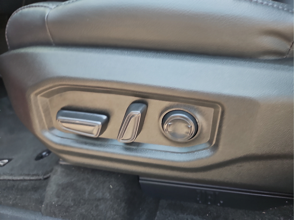 Used 2023 Toyota Tundra Limited AWD/4WD image 14
