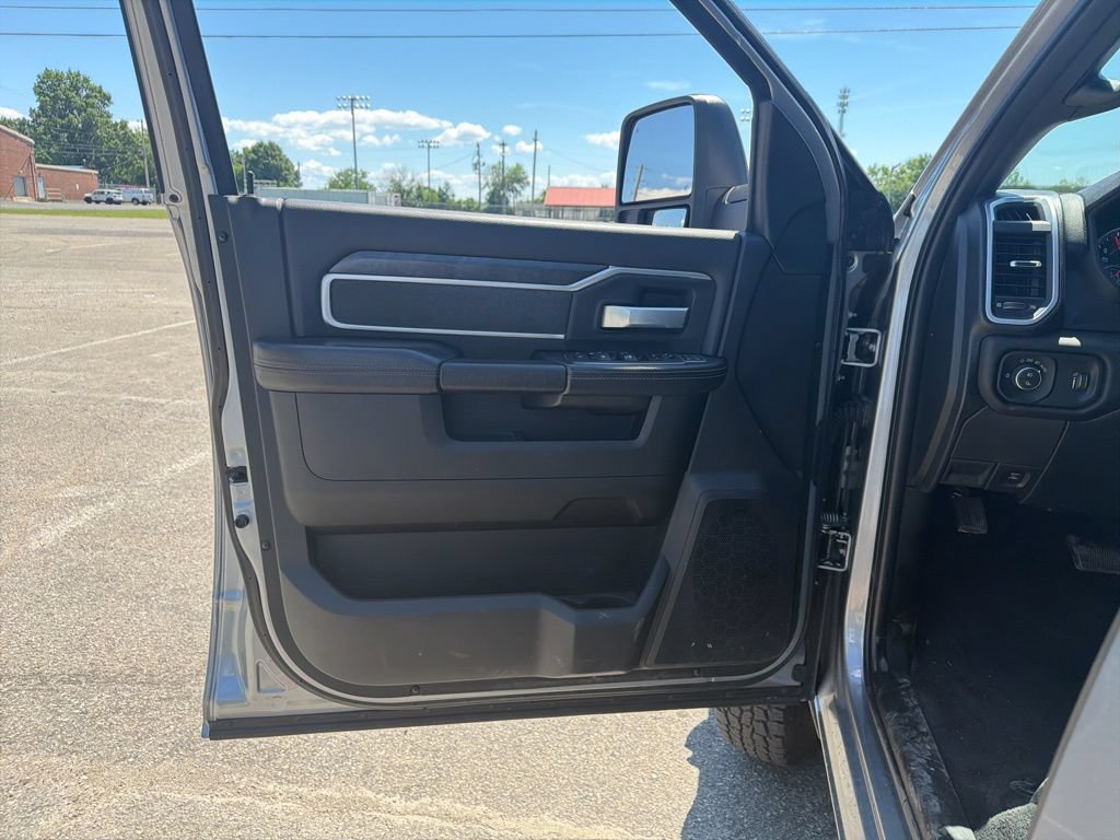 Used 2023 RAM 3500 Big Horn w/ Level 2 Equipment Group AWD/4WD image 9