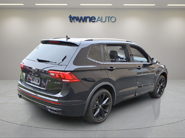 Used 2024 Volkswagen Tiguan SEL R-Line AWD/4WD image 4