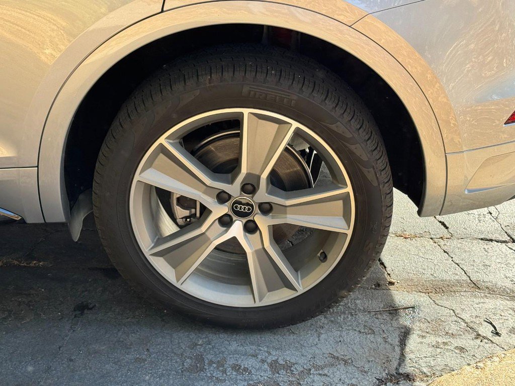 Used 2025 Audi Q5 2.0T Premium w/ Convenience Plus Package image 5