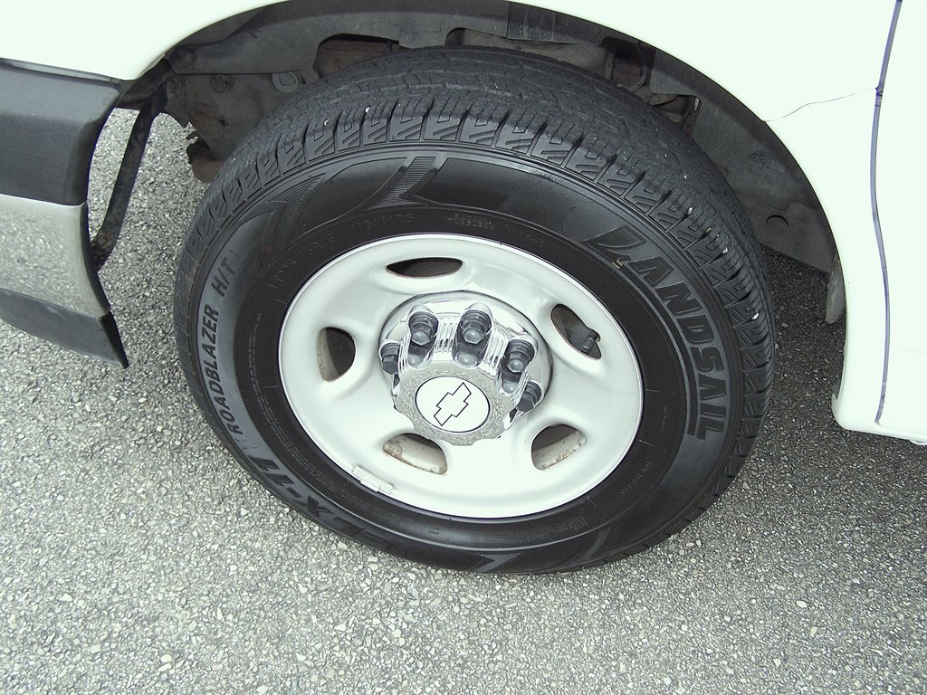 Used 2017 Chevrolet Express 2500 LT w/ LT Preferred Equipment Group image 14