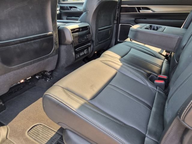 Used 2023 Jeep Wagoneer Series II AWD/4WD image 25