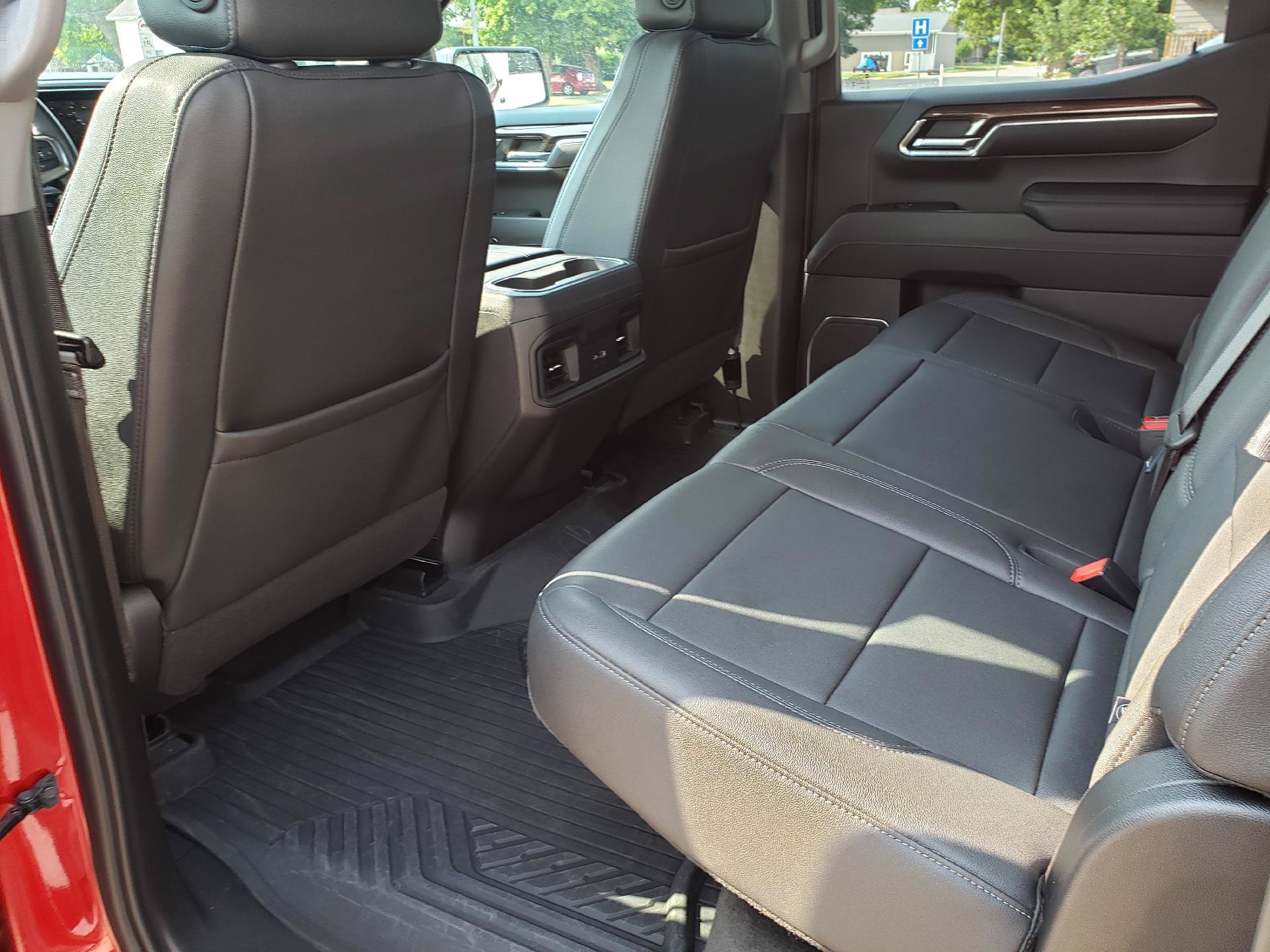 Used 2024 Chevrolet Silverado 1500 LT Trail Boss w/ LT Trail Boss Premium Package AWD/4WD image 11