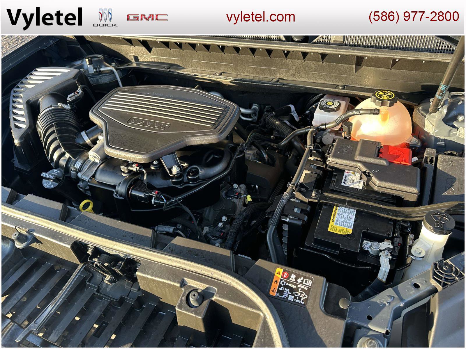 Used 2023 GMC Acadia Denali w/ Denali Technology Package image 8