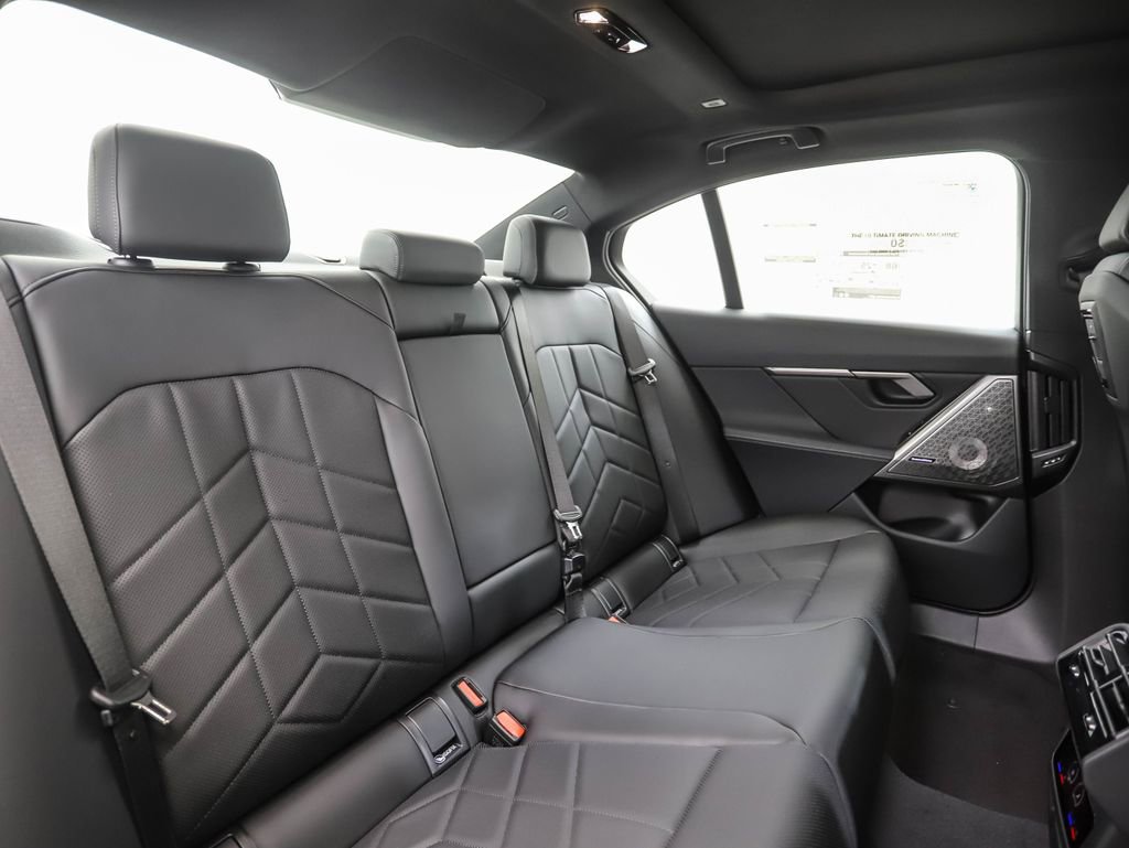 New 2026 BMW 550e xDrive image 28
