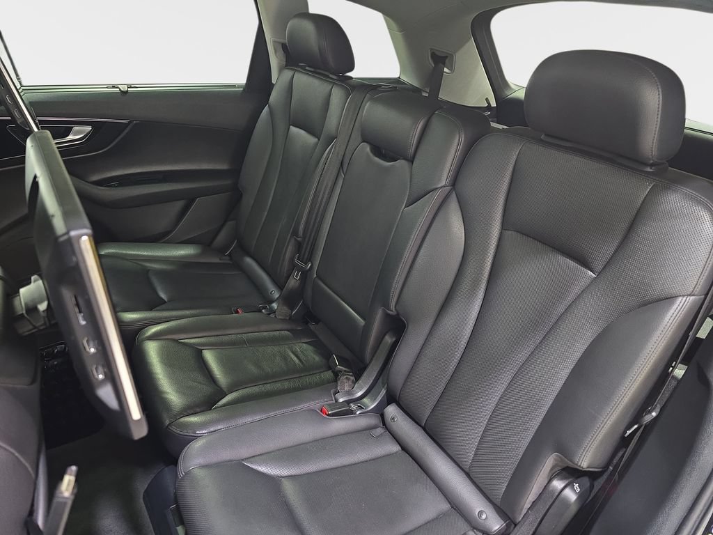 Used 2017 Audi Q7 3.0T Prestige w/ Prestige Package AWD/4WD image 17