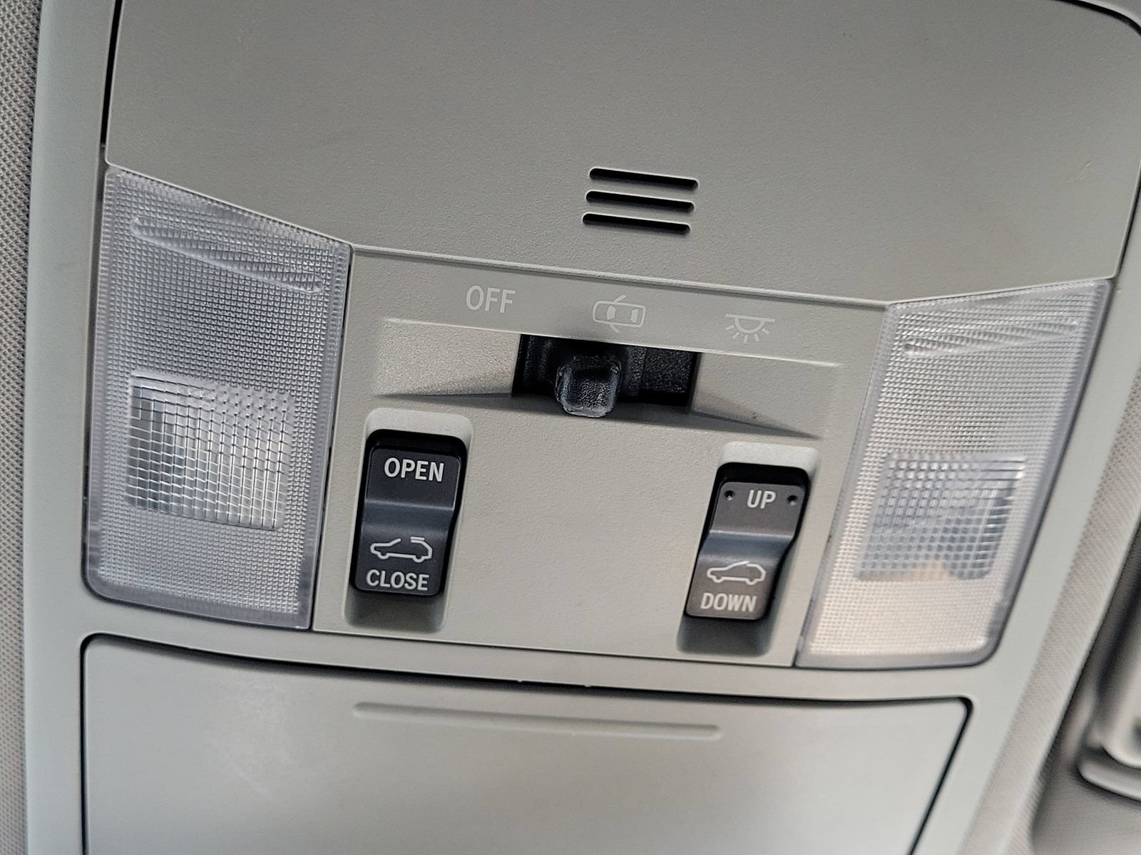 Used 2018 Toyota RAV4 XLE FWD image 14