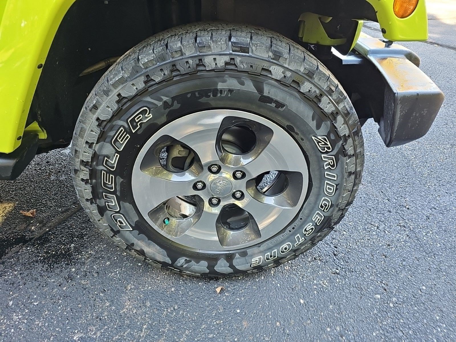 Used 2017 Jeep Wrangler Unlimited Sahara AWD/4WD image 9