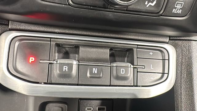 Used 2023 GMC Acadia SLE w/ Driver Convenience Package image 29