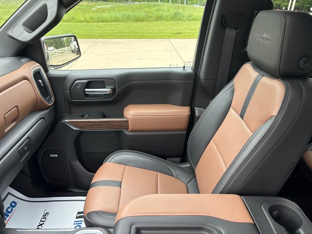 Used 2021 Chevrolet Silverado 1500 High Country w/ Technology Package AWD/4WD image 14
