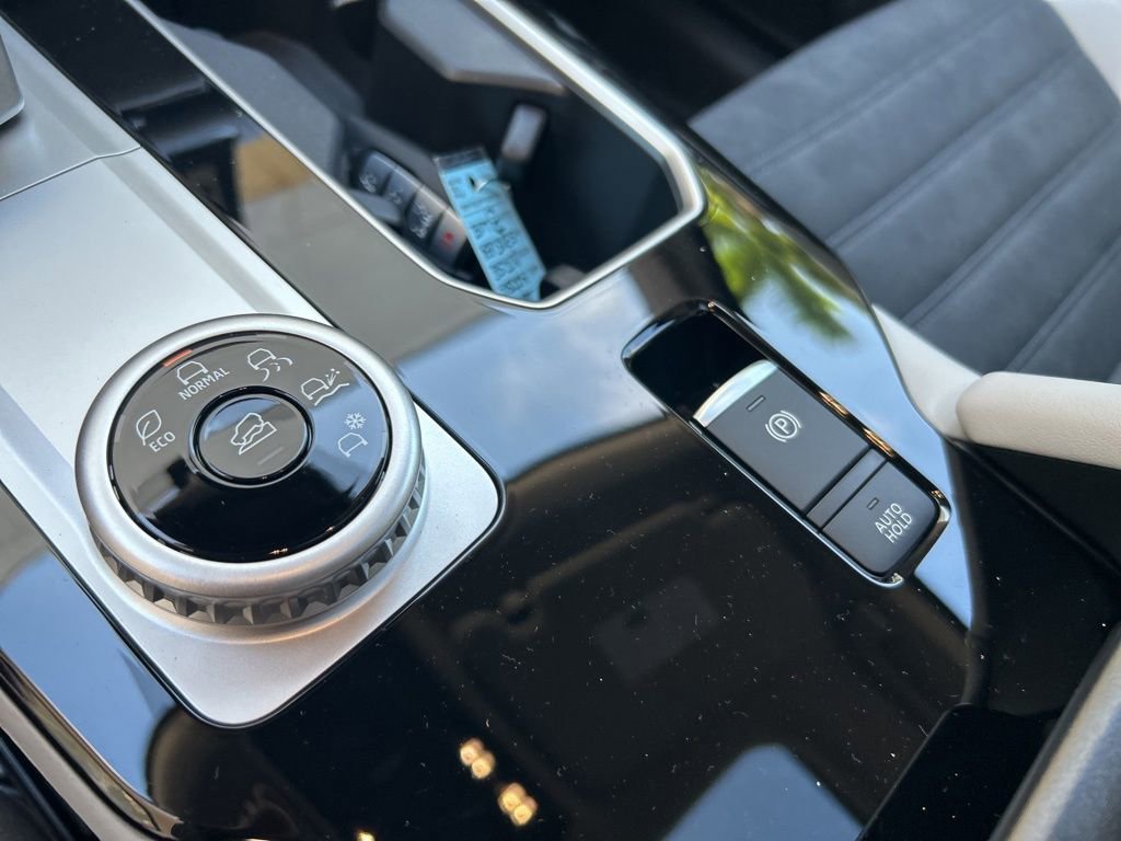 New 2025 Mitsubishi Outlander SE image 42