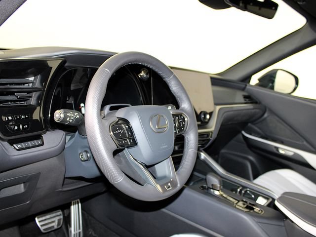 Used 2025 Lexus TX 500h AWD w/ Technology Package image 4