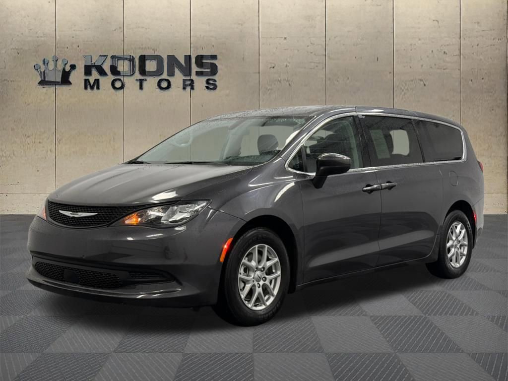 Used 2022 Chrysler Voyager LX image 1